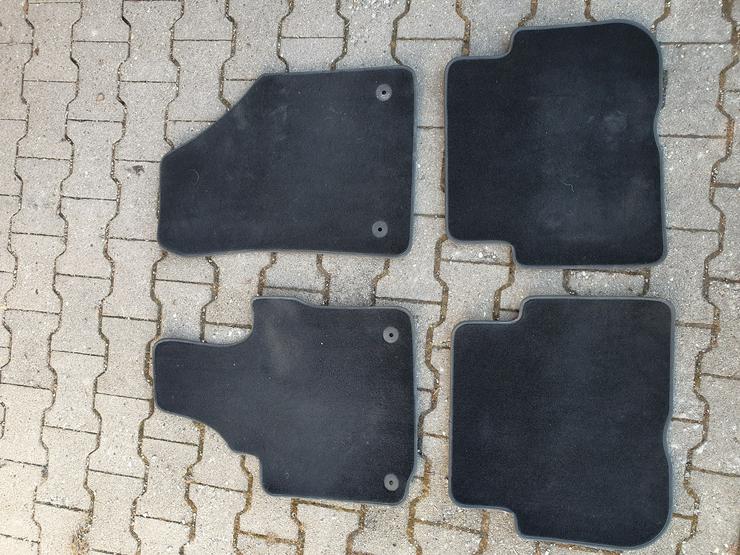 Original Velour-Fußmatten, schwarz, für VW Touran 1T, gebraucht - Verkleidungen, Teppiche & Fußmatten - Bild 1