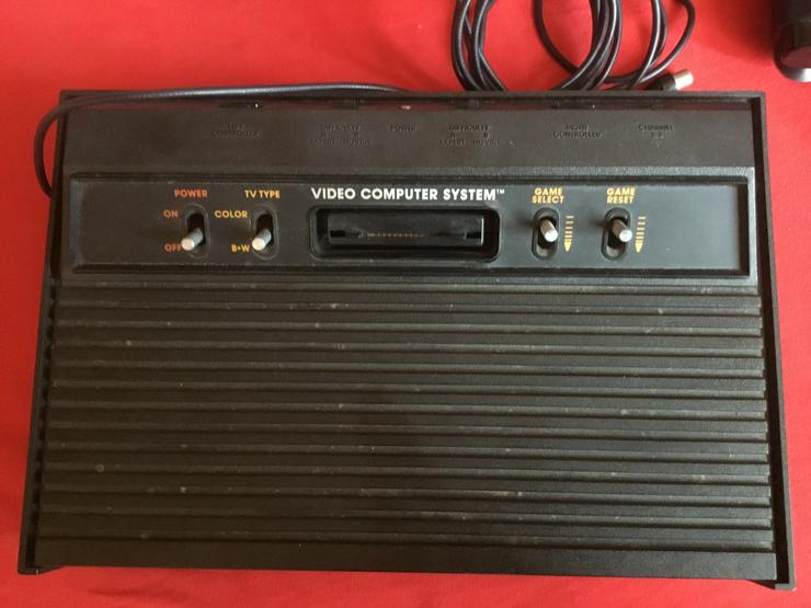 Bild 1: Atari 2600 Spielkonsole abzugeben