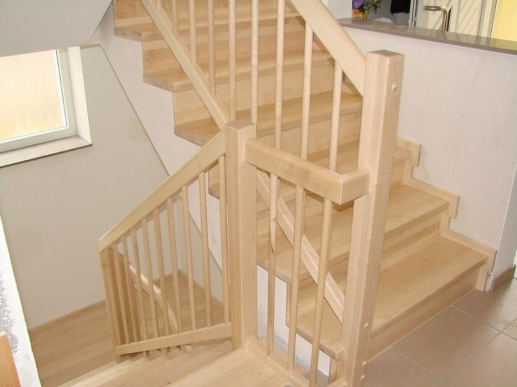 Bild 3: Treppen aus Polen, Holztreppen, Massivholztreppen mit Montage