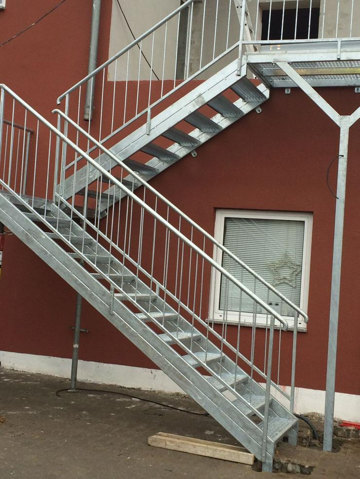 Bild 4: Metalltreppe für innen und außen, Treppe zur Terrasse, zum Garten 