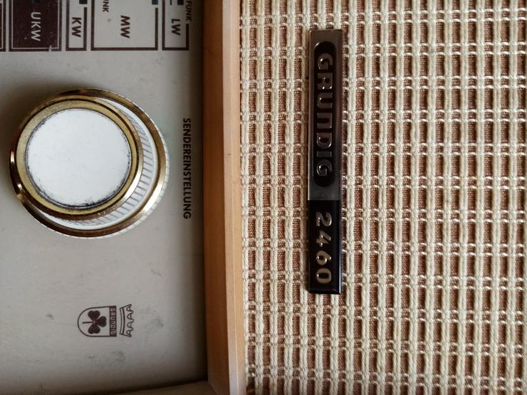 Bild 2: altes Radio Marke Grundig 2460
