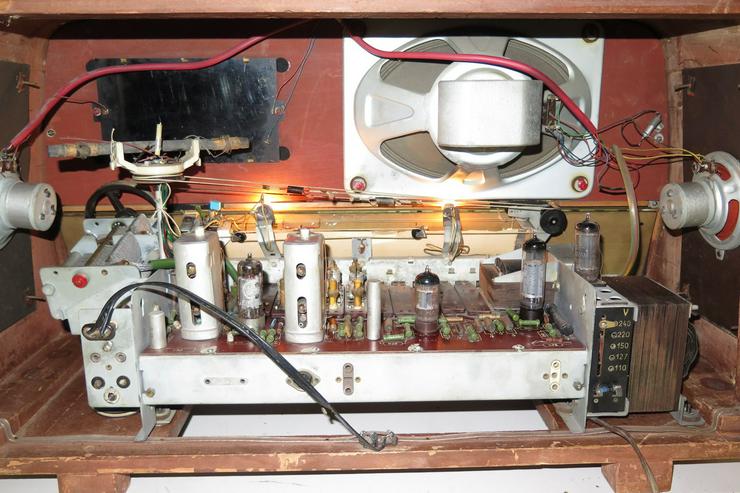 Bild 7: riesiges Orion Röhrenradio funktioniert, 69cm breit, 12 Tasten