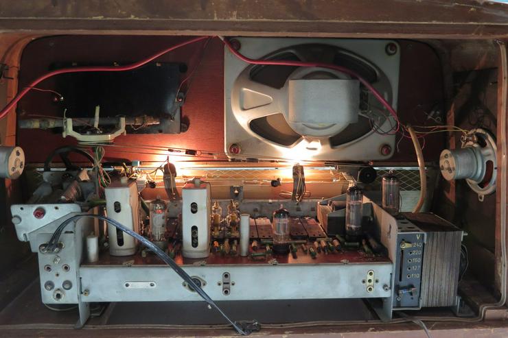 Bild 8: riesiges Orion Röhrenradio funktioniert, 69cm breit, 12 Tasten