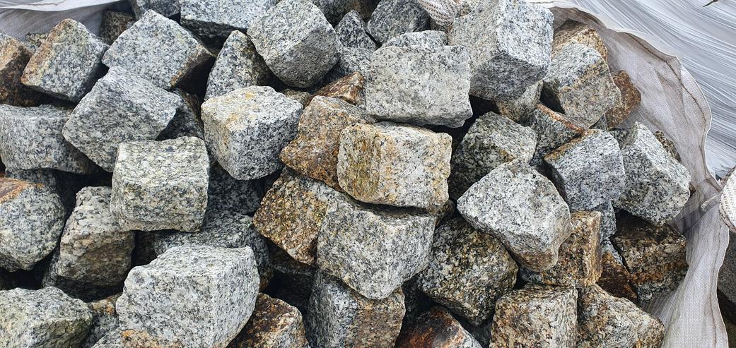 Bild 1: Granitsteine grau-  Naturstein 