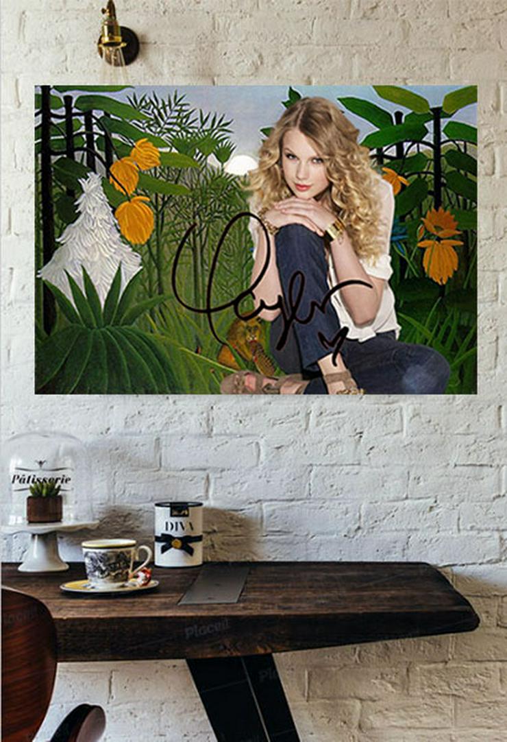 Bild 8:  Taylor Swift von Henri Rousseau. Blickfang! Starsouvenir. Geschenkidee. Superdeko. 45x30 cm. Wandbild. Unikat!