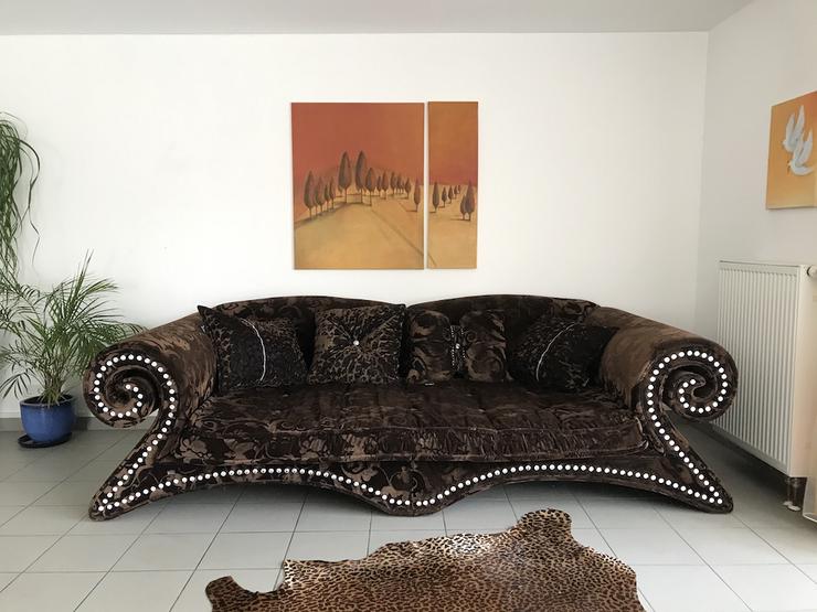 Bild 1: Bretz Mammut Dreisitzer Sofa braun samt mit edlen Swaroswki Kristallen