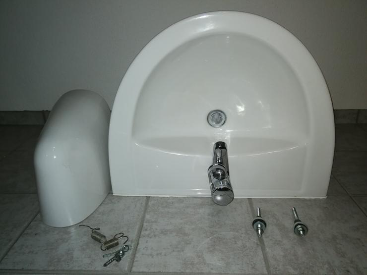 Bild 1: Waschbecken weiß 65x53 cm mit Mischbatterie mit Abflussverkleidung