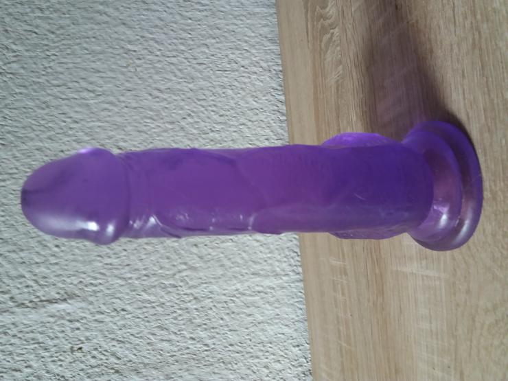 Bild 2: Dildo mit Saugnapf