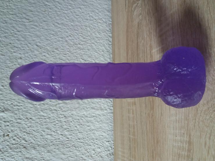 Bild 3: Dildo mit Saugnapf