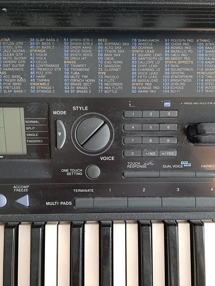 Bild 1: Yamaha PSR 320 Keyboard mit Ständer Pedal Notenhalter und Anleitung 