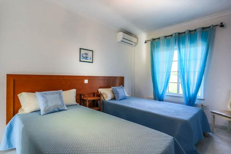 Bild 15: 2024  Ferienhaus  Portugal  Algarve   5  Schlafzimmer  3  Badezimmer  mit  Pool  