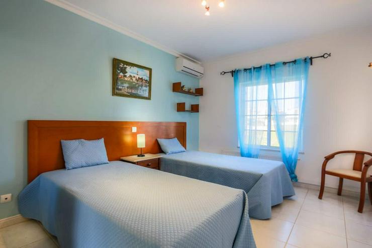 Bild 17: 2024  Ferienhaus  Portugal  Algarve   5  Schlafzimmer  3  Badezimmer  mit  Pool  