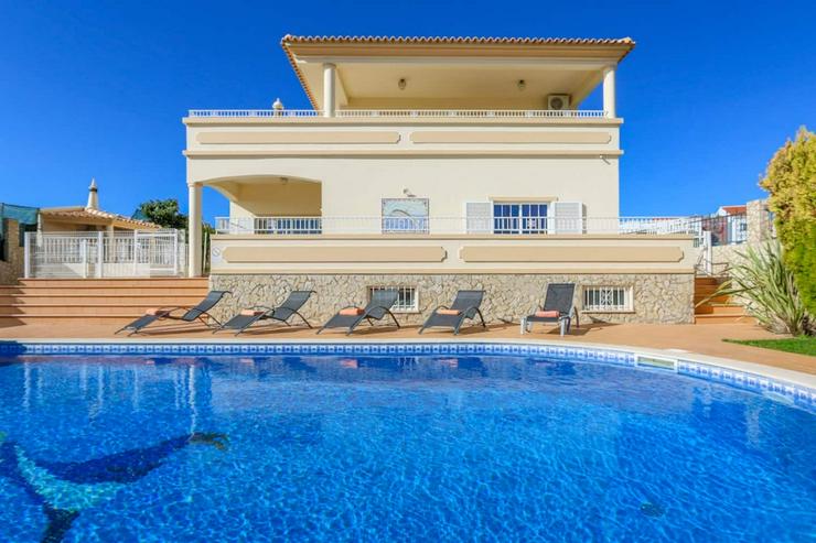 Bild 6: 2024  Ferienhaus  Portugal  Algarve   5  Schlafzimmer  3  Badezimmer  mit  Pool  
