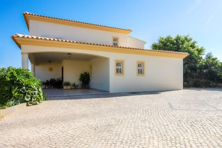 Bild 7: Portugal - Spezialist  Frühbucher  2025  Ferienhaus  Portugal  Algarve   5  Schlafzimmer  3  Badezimmer  mit  Pool  