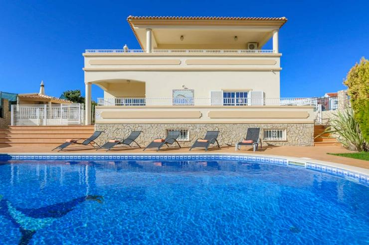 Bild 6: Portugal - Spezialist  Frühbucher  2025  Ferienhaus  Portugal  Algarve   5  Schlafzimmer  3  Badezimmer  mit  Pool  