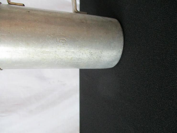 Bild 4: Alter Messbecher rein Aluminium 0,5 Liter