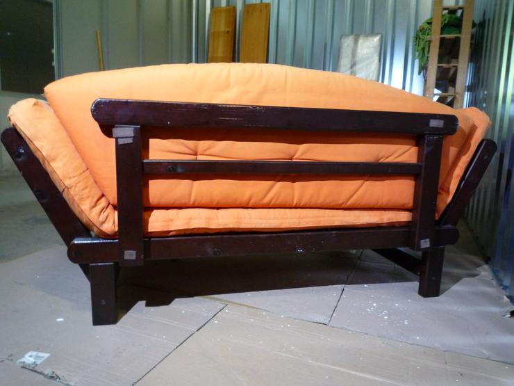 Bild 3: Futon-Couch, BW-Bezug in Farbe orange, zum Ausklappen