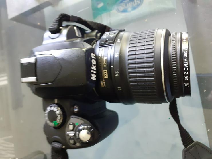 Bild 3: Nikon D40X mit Zubehoer z.B Ersatzakku,Objektiv,Stativ,Taschen