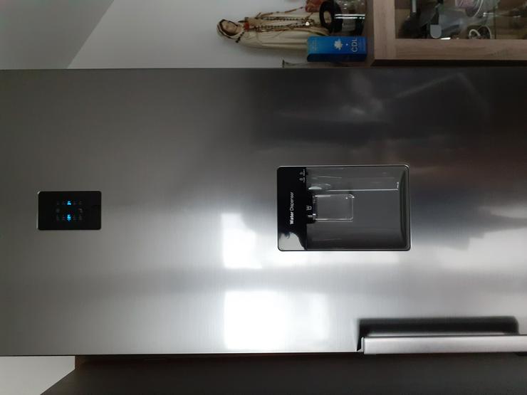 Bild 9: Samsung Kühlschrank kombiniert mit wasserspend nachfüllen hat noch 4Jahre Garantie 