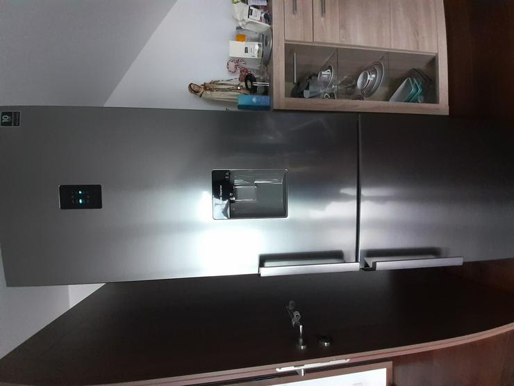 Bild 3: Samsung Kühlschrank kombiniert mit wasserspend nachfüllen hat noch 4Jahre Garantie 