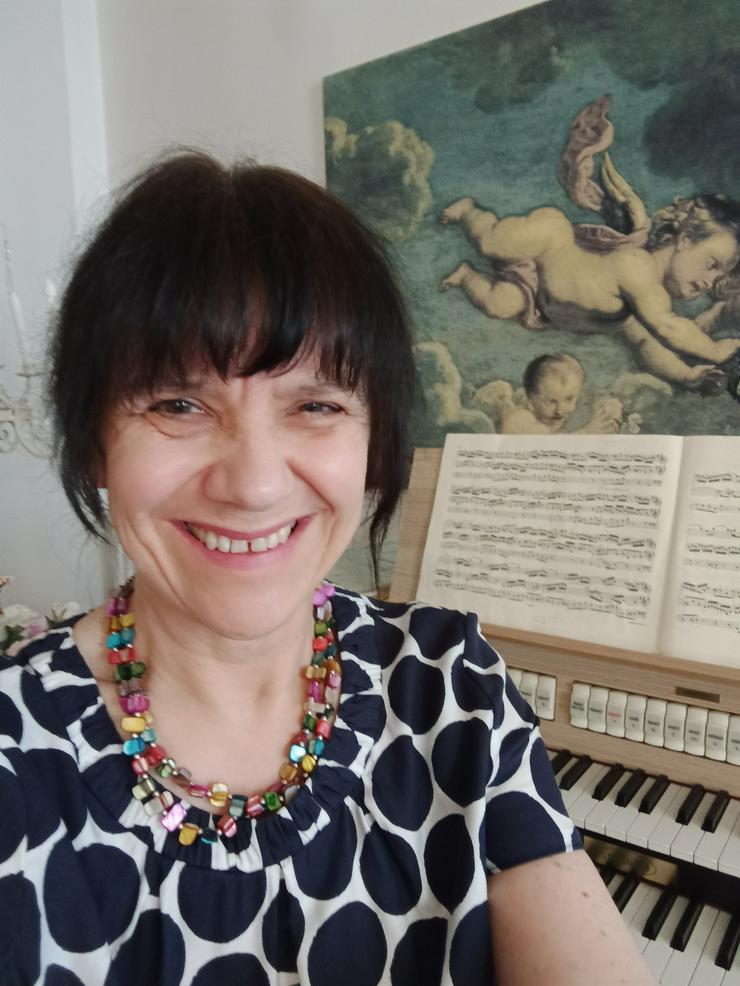 Bild 1: Christine Hardt Klavierunterricht / Orgelunterricht live via Skype