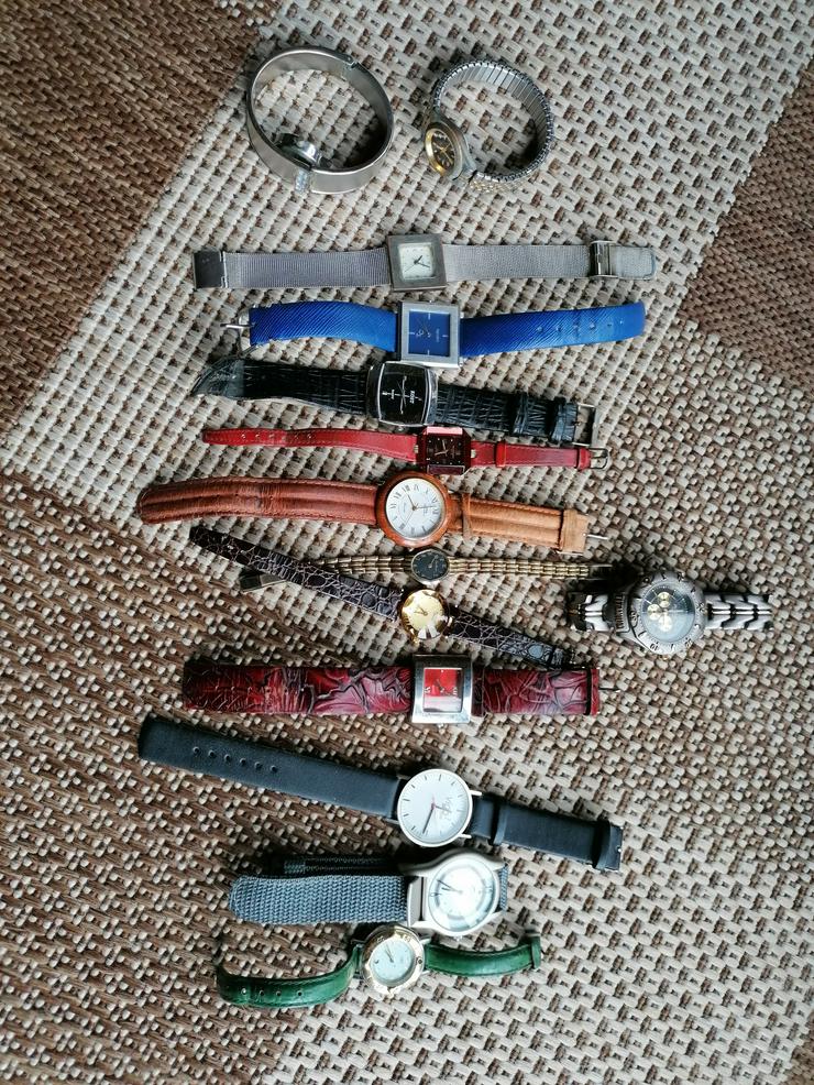 Armbanduhren  für Damen aus den 70/80igern Jahren zu verkaufen..3,00 Euro / Herrenuhr Titanium  VB 50,--€