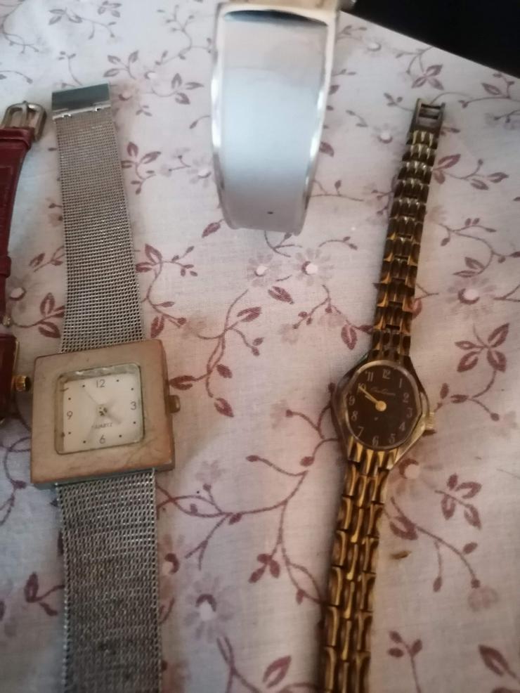 Bild 4: Armbanduhren  für Damen aus den 70/80igern Jahren zu verkaufen..3,00 Euro / Herrenuhr Titanium  VB 50,--€