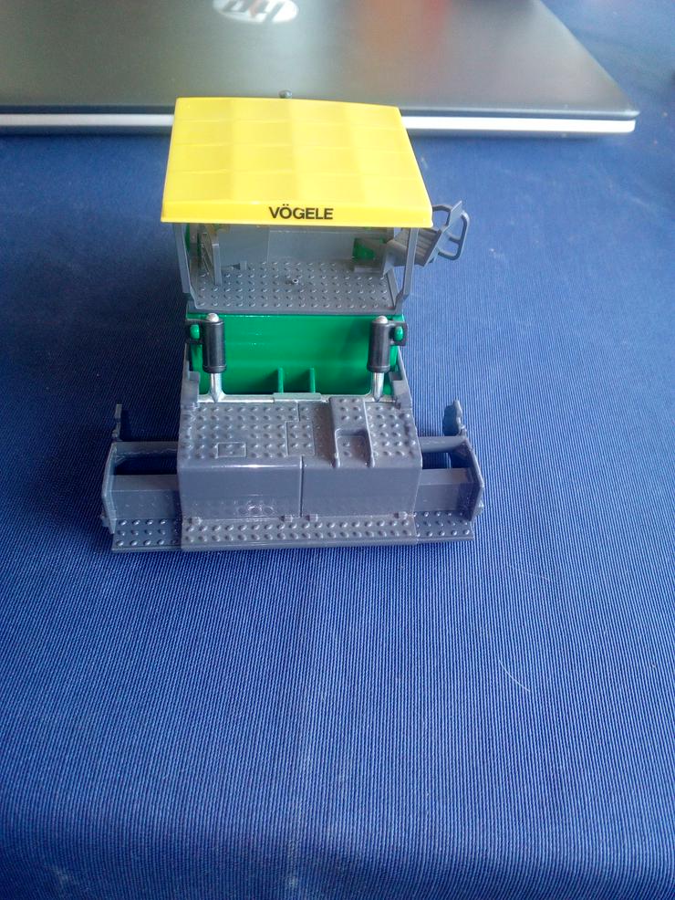 Bild 2: Asphaltfertiger Vögele Super 1900, Road Paver, Metall, Maßstab 1:50