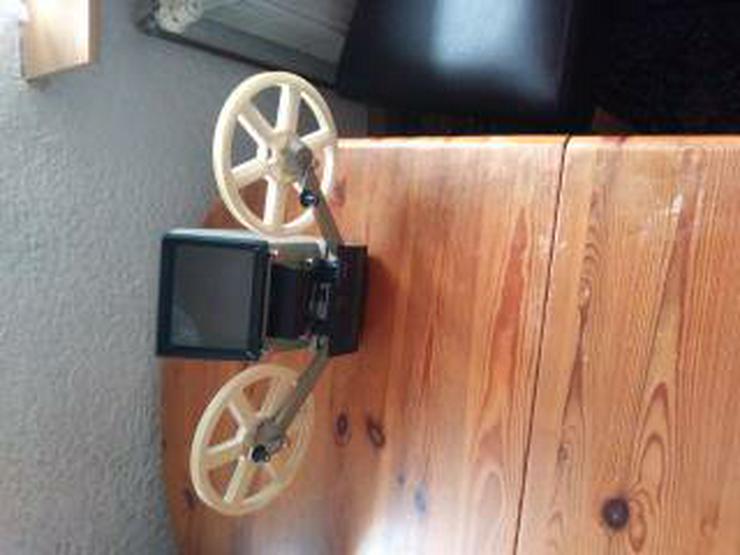 Bild 3: Film Projektor Russ 8mm Super mit Schmalfilmbetrachter Schneidetisch integriert sowie einen Synchronisator um Filme zu vertonen sowie diverce Filme