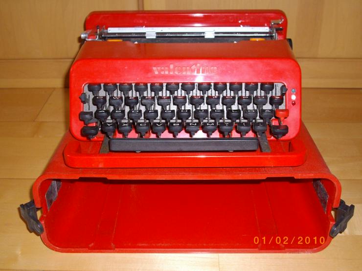 Bild 2: Kultschreimaschine "Valentina" von Olivetti aus den 60iger Jahren