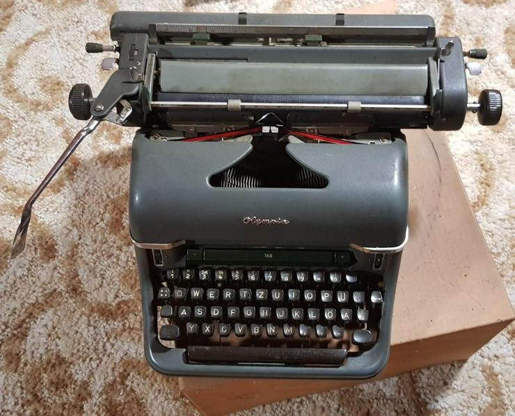 Bild 3: Olympia Schreibmaschine aus den 60iger Jahren