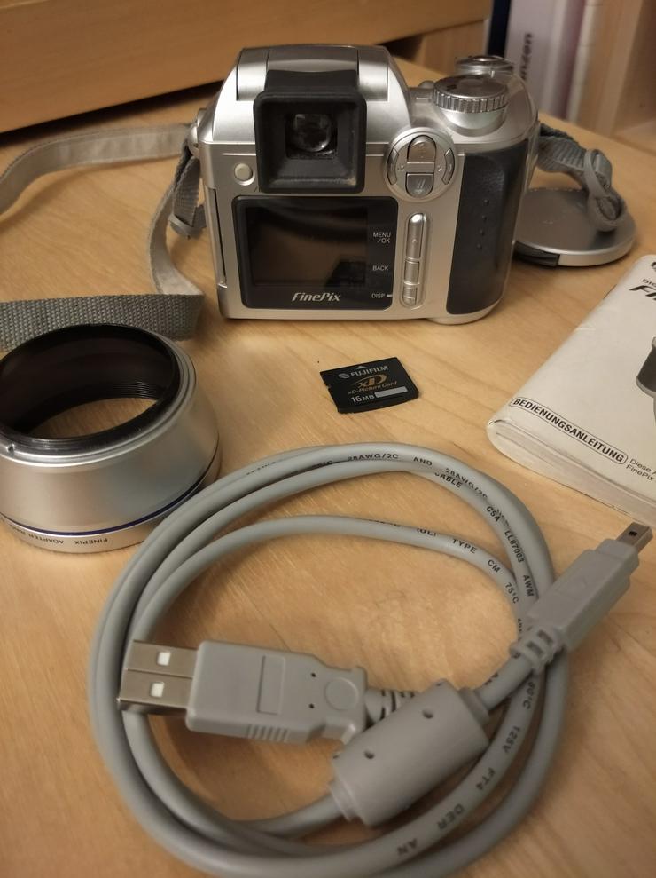 Digitalkamera: Fujifilm FinePix  S - Digitalkameras (Kompaktkameras) - Bild 3