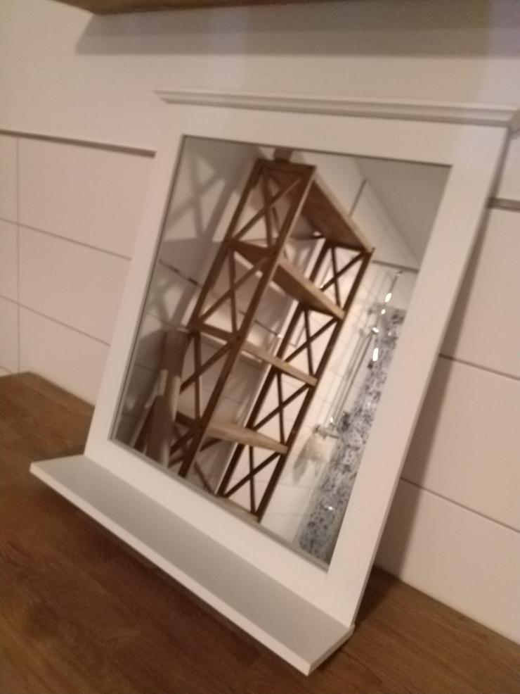 Bild 1: biete weißen Spiegel Holzfaserplatte, 68 x 60 x 12