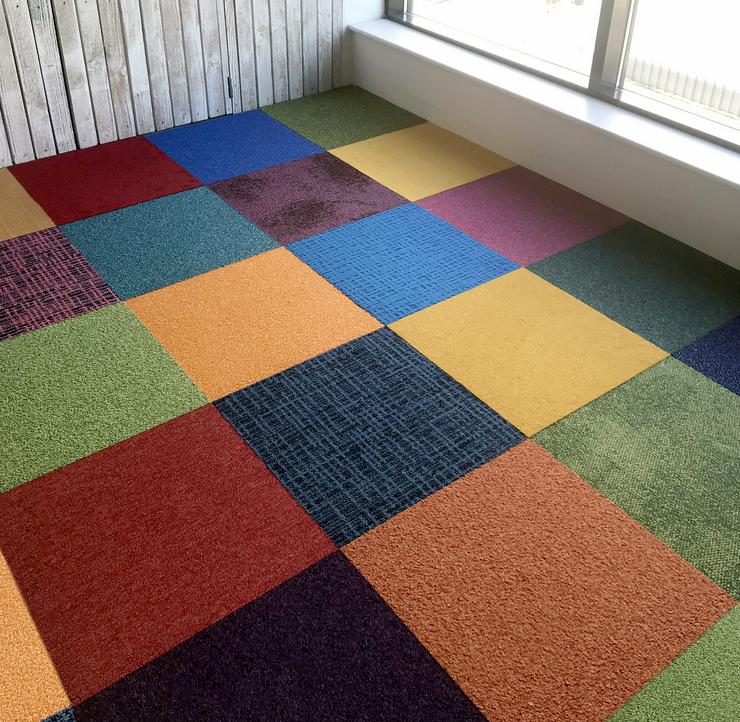 NEUER TREND Mix aus Teppichfliesen in verschiedenen Farben - Teppiche - Bild 8