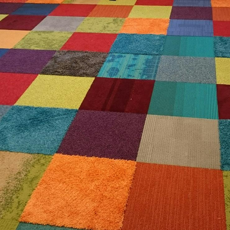 NEUER TREND Mix aus Teppichfliesen in verschiedenen Farben - Teppiche - Bild 9