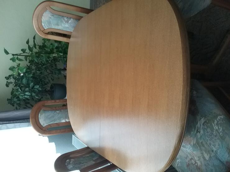 Bild 3: Tisch und 6 Stühle