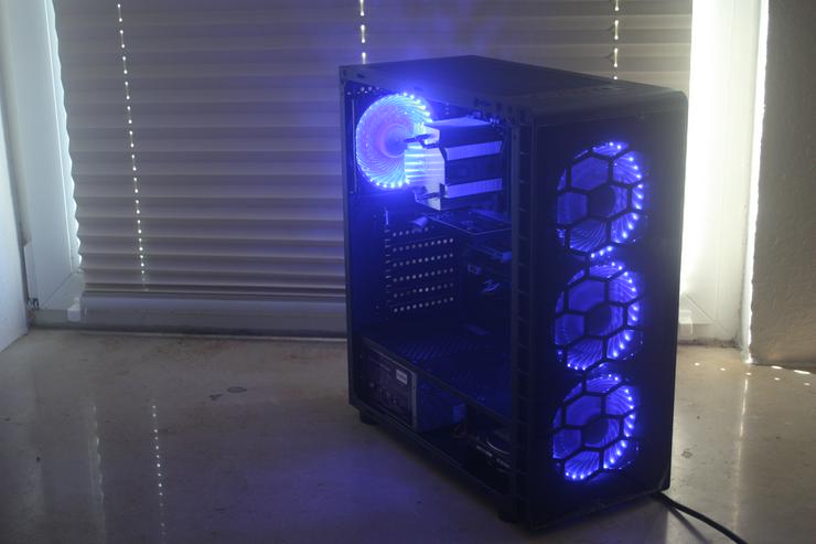 Bild 3: Neuwertiger Gaming/Streaming PC