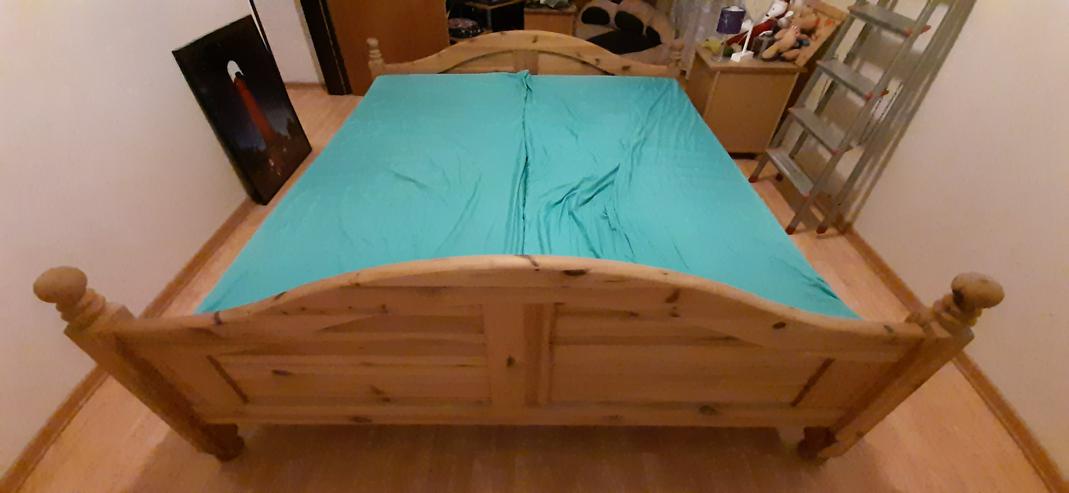 Bild 1: Doppelbett aus Holz mit Lattenrost und Matrazen 2,00mx1,80m