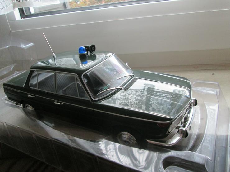Bild 2: MCG BMW 2000 TI Polizei 1:18