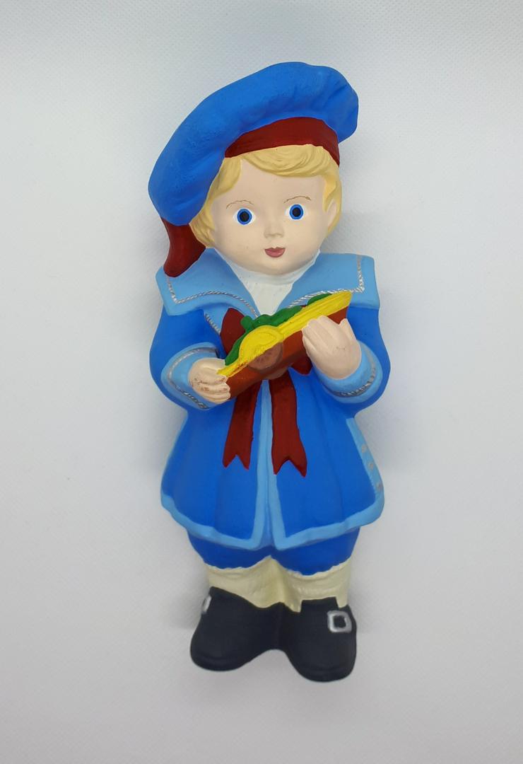 Keramikfigur Kind mit blauer Mütze & Schiff Schrühware Dekoration