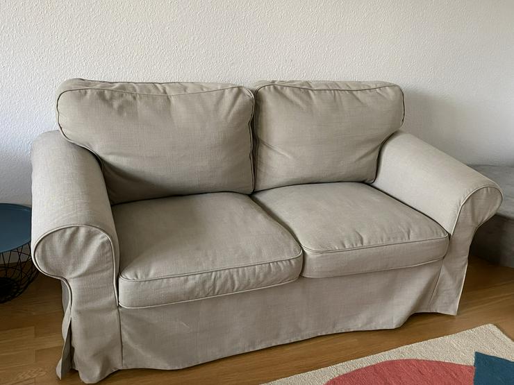 Bild 2: Zwei IKEA EKTORP sofas. Zweisitzige, hellbeige, nur drei Jahre alt. 100 Euro für eine, 175 Euro für die beiden