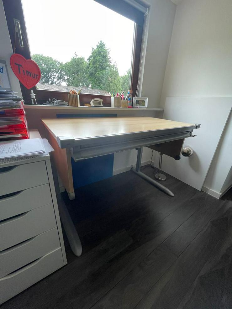 Höhenverstellbarer Schreibtisch - Schulranzen, Rucksäcke und Schulbedarf - Bild 3