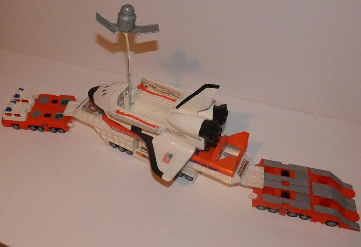 Matchbox Mega RIG Rescue Squad Space Shuttle Transporter  - Rennbahnen & Fahrzeuge - Bild 3