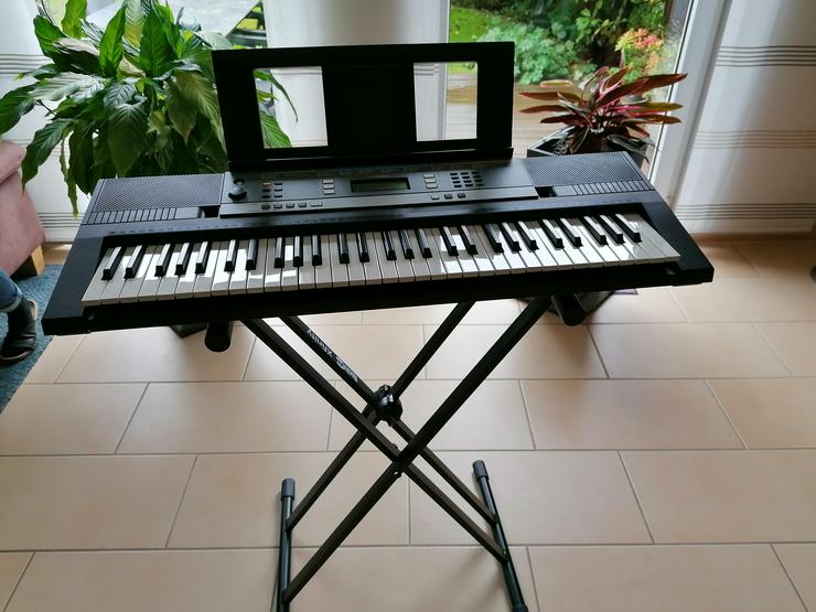 Yamaha YPT-240 - Keyboards & E-Pianos - Bild 1