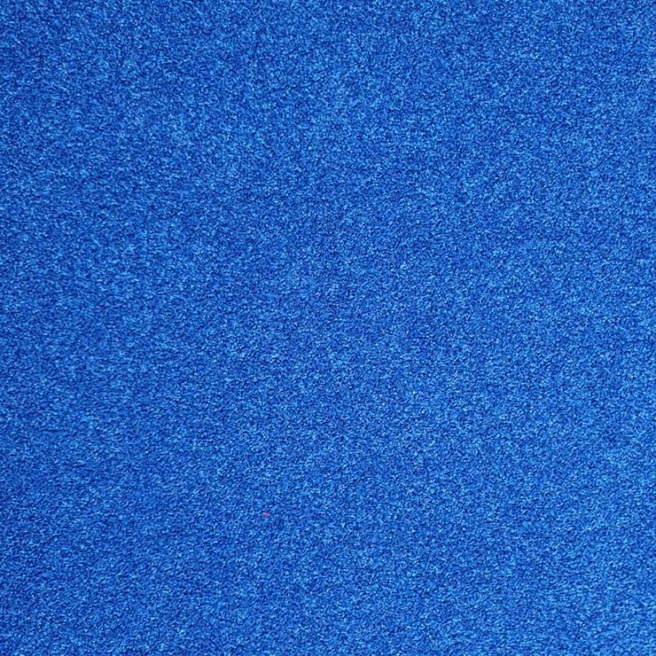 Schöne weiche hellblaue Polichrome Teppichfliesen von Interface - Teppiche - Bild 1