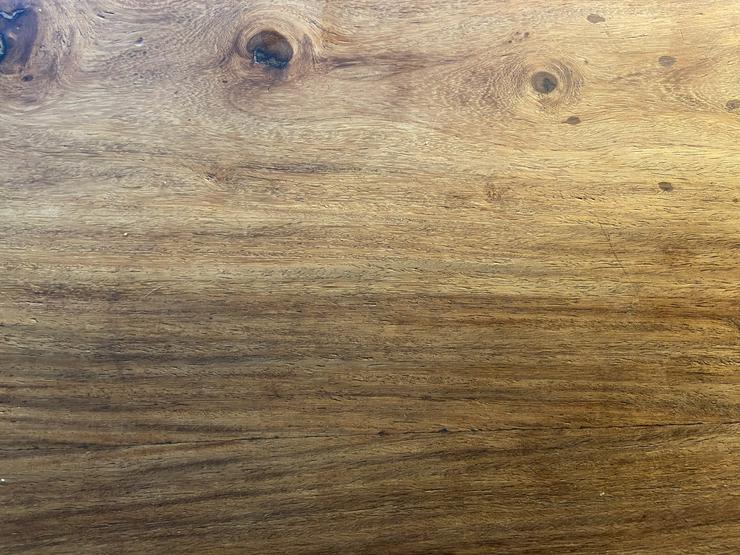 Bild 1: ausziehbarer Holztisch