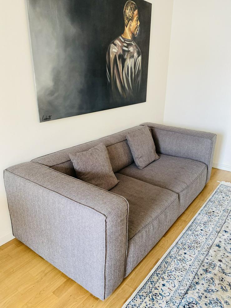 Bild 4: Design-Sofa (220 cm), grau inkl. modularer Sofa Puff