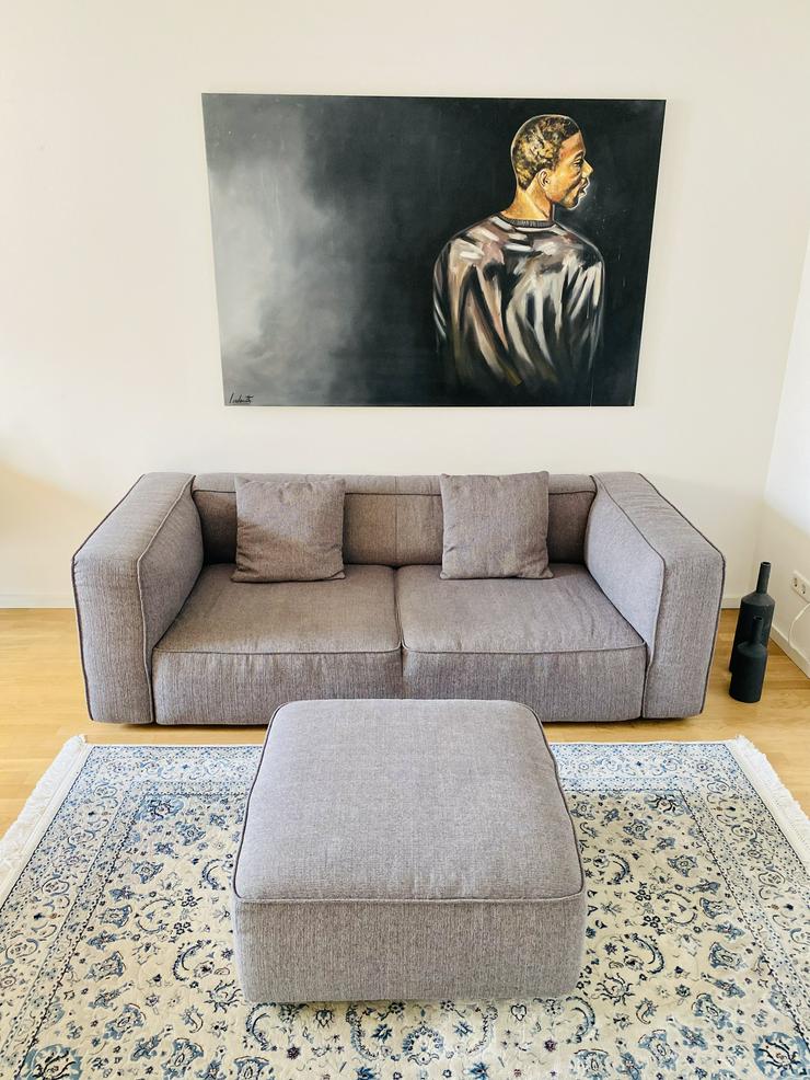 Bild 2: Design-Sofa (220 cm), grau inkl. modularer Sofa Puff