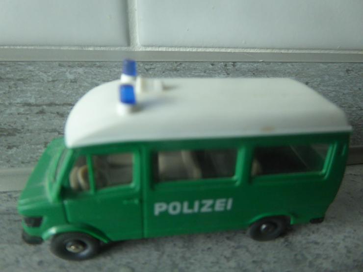 Bild 2: Polizeiauto, Mannschaftswagen (Wiking)