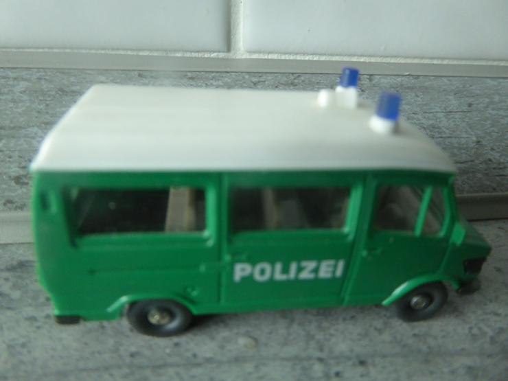 Bild 1: Polizeiauto, Mannschaftswagen (Wiking)